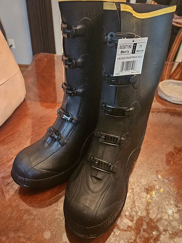 LaCrosse Men's ZXT 5-Buckle Tracktion Overshoe work boots in black. Size 11