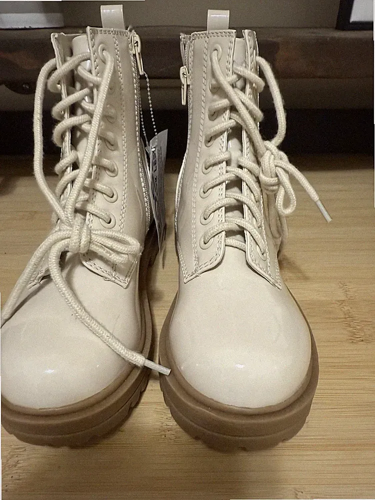 Ladies Combat Boots Cream Bump Toe Lace Up /size 7.5 M Side Zip Lug Sole NWT