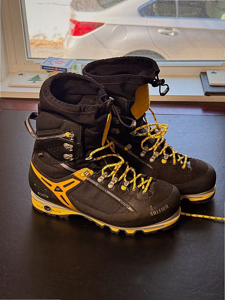 LN Salewa Pro Vertical Mountaineering Boots Sz EU 43 US 10 Wide