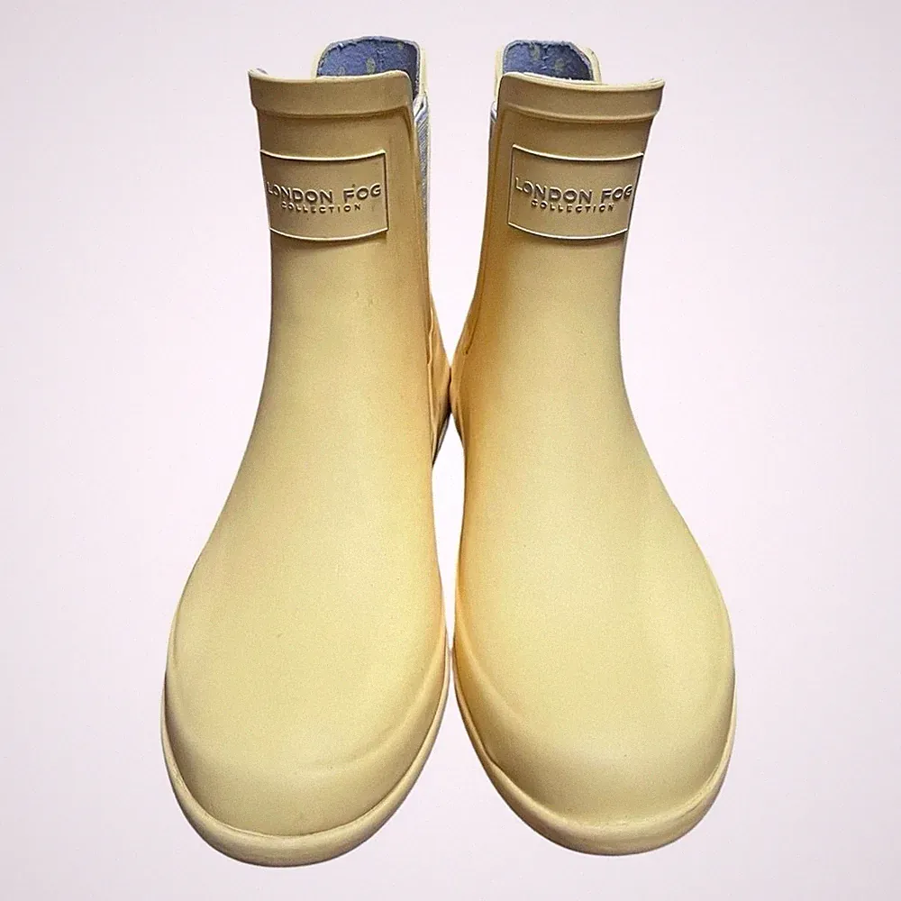 London Fog Boots 6 M Yellow Rain Boots Ankle Length Rubber Almond Toe Bold