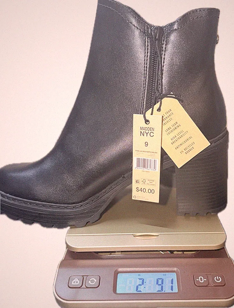 Madden NYC W MIN LUG SOLE NAPPA Chelsea Boots Black Synthetic Zip Accent Size 9