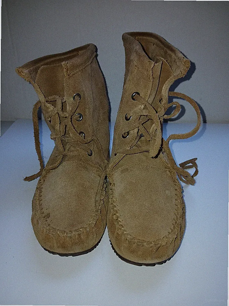 Manitobah Mukluks Okotoks Soft Brown Suede Leather Vibram Sole Boots W /8 M/6