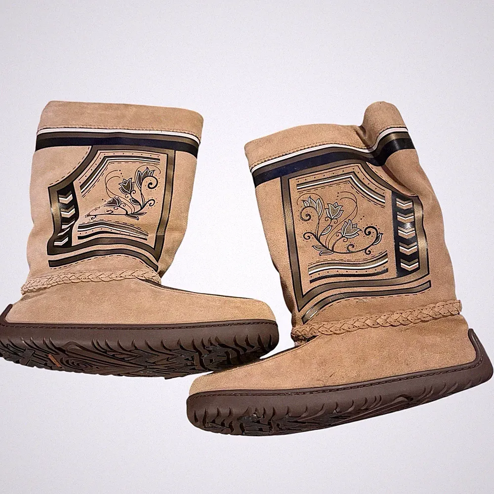 Manitobah Mukluks x Victoria's Arctic Fashion Leather Tamarack Boot Brown L11/M9