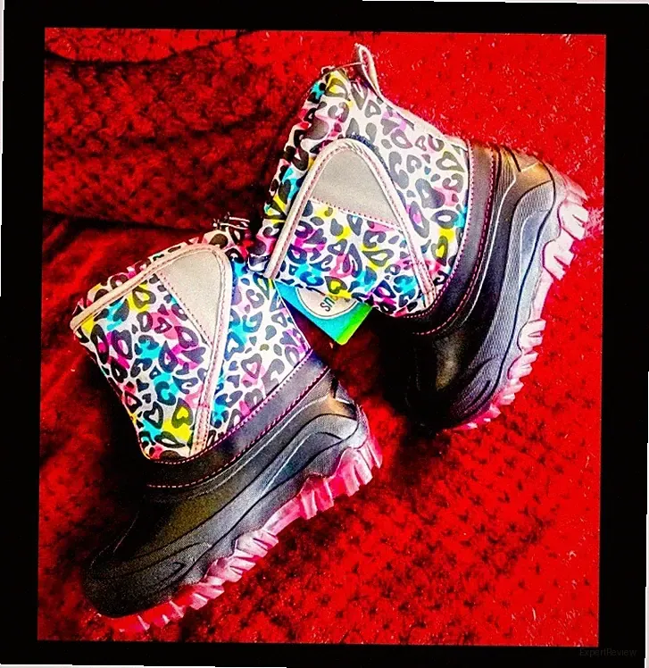 Members Mark Kids Light Up Insulated Snow Boots size 9/10(7"X3.25")cold rate-10°