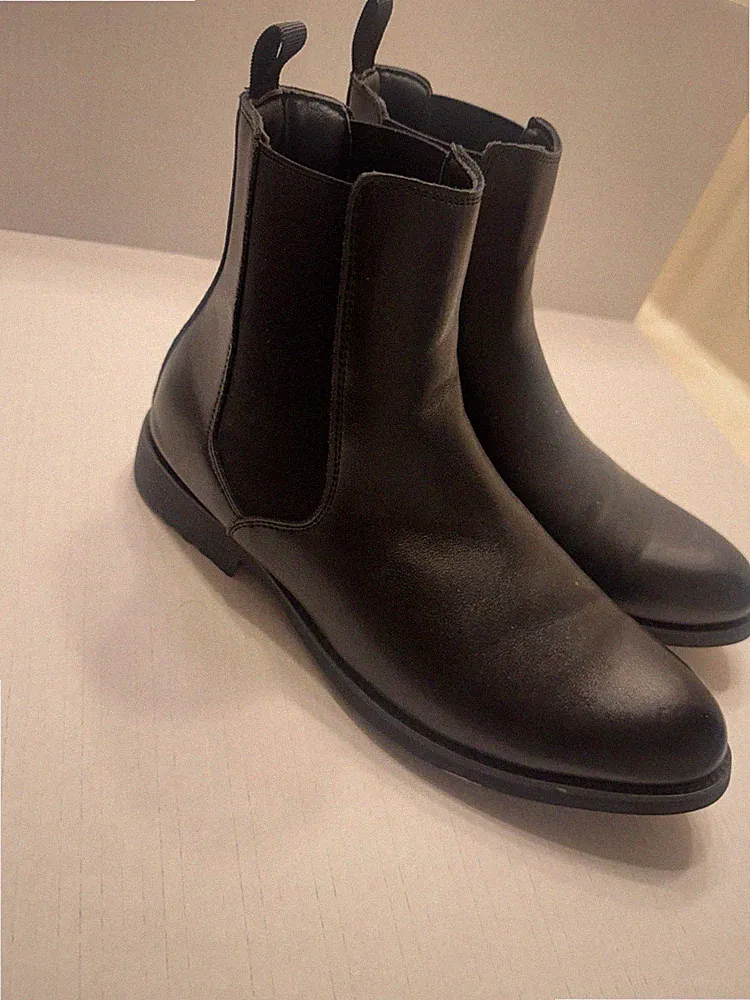 Men's Black Chelsea Ankle Boots Pull-On Round Toe Pull Tab Rubber Outsole