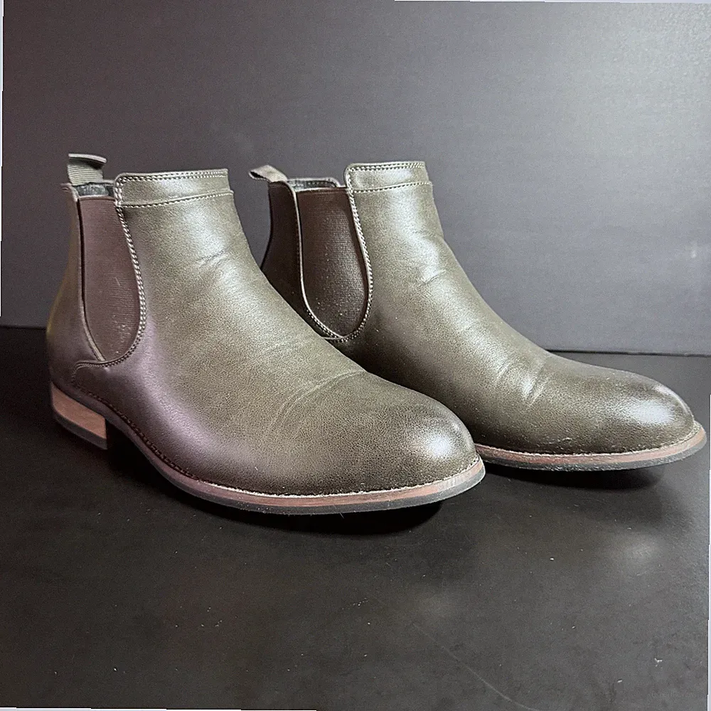 Men's Chelsea Boots - Grey Size 8M - Excellent Condition