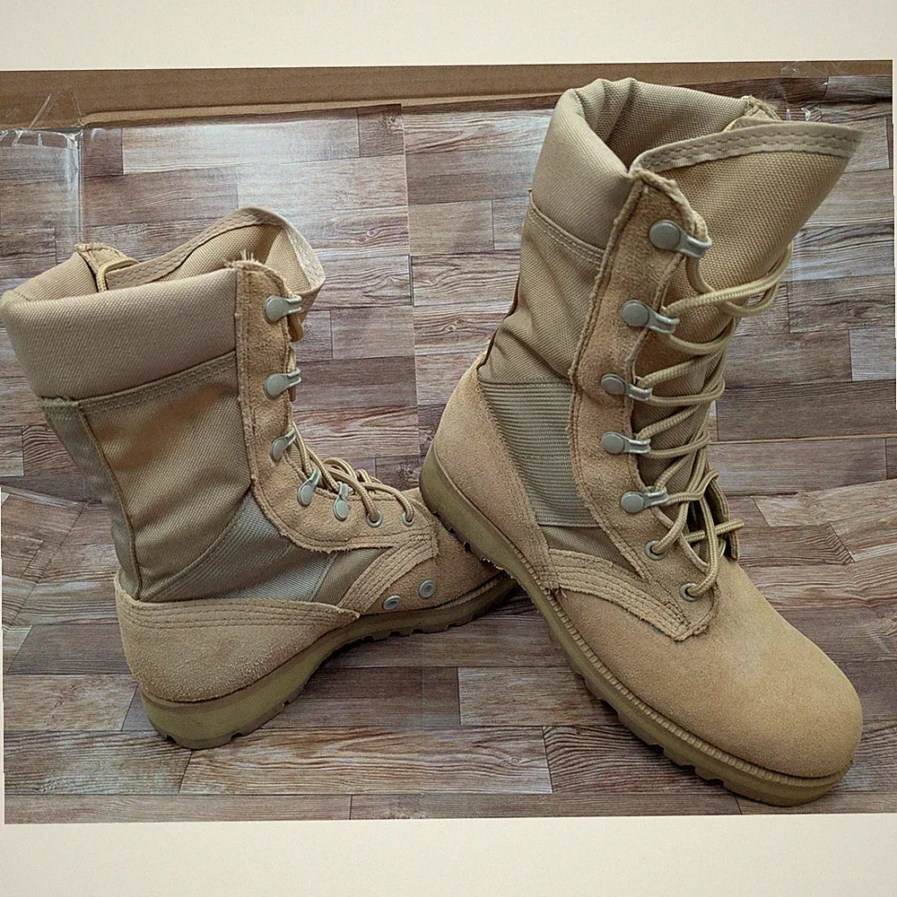 Men's Desert Tan Combat Boots Size 5R Vibram Soles Lace Up Military Outdoor