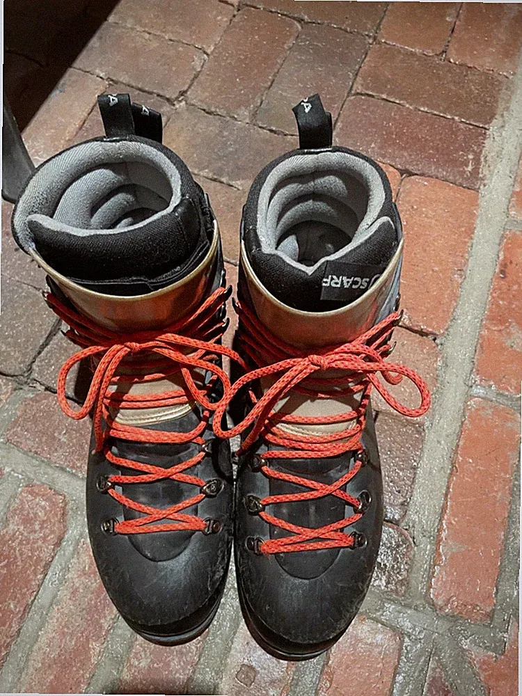 mens mountaineering boots size 12