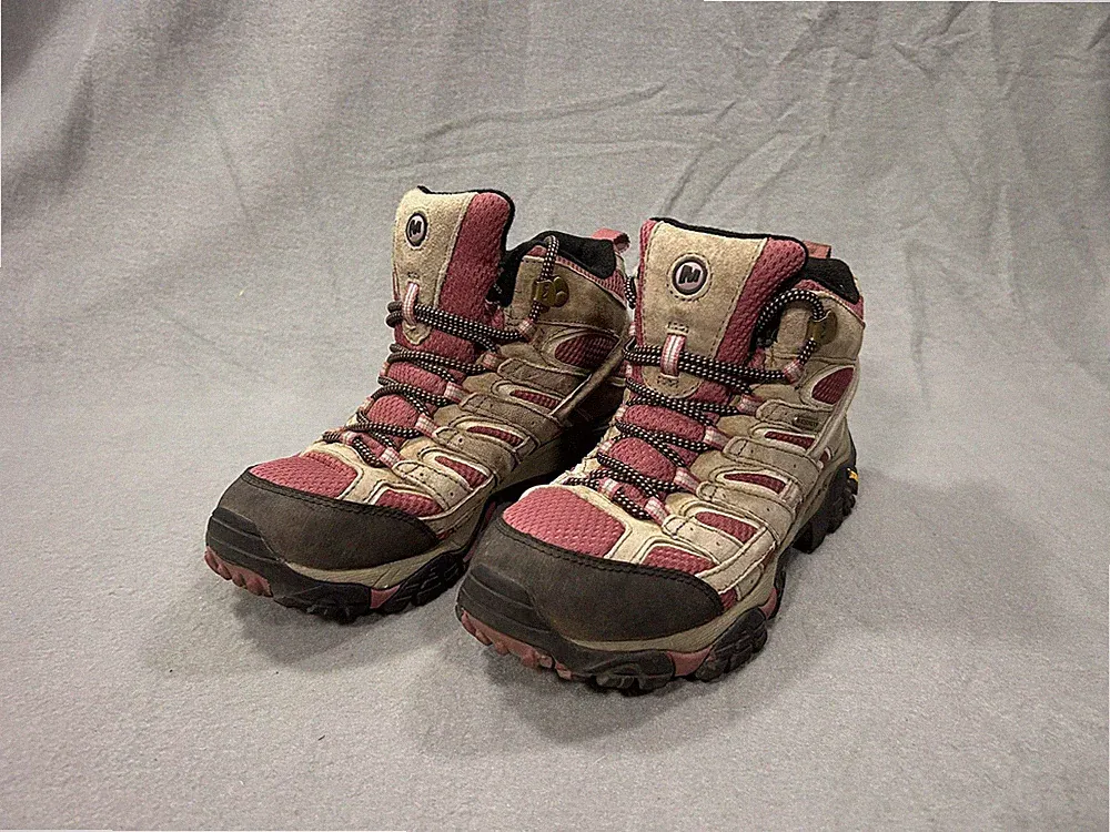 Merrell Boulder Blush Boots Womens Size 8 Pink Suede Hiking Vibram Trail Outdoor