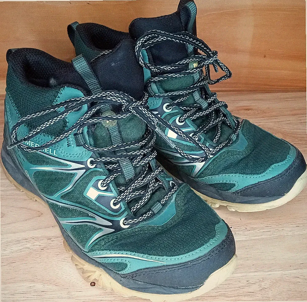 Merrell Capra Bolt Mid Waterproof Hiking Boots Women’s Size 6.5 Trail Shoes