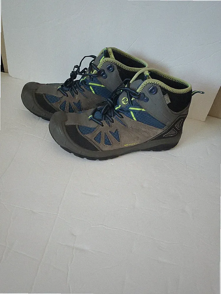 Merrell Capra Mid Hiking Boots Boys 6M (man's 6 womans 7.5-8) Waterproof MY54623
