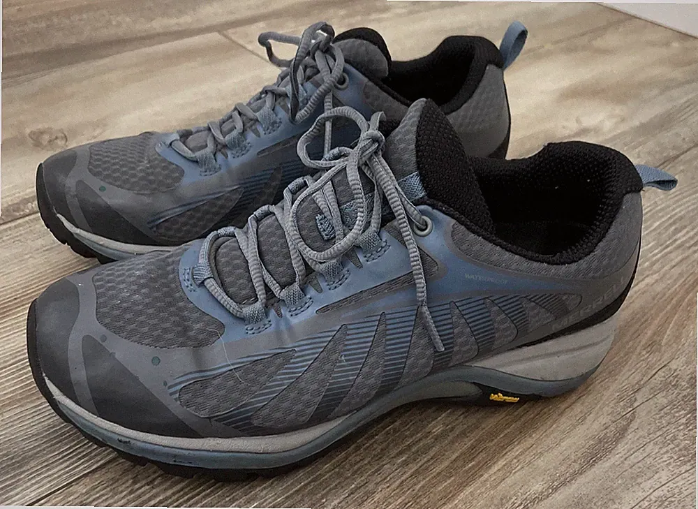 Merrell J034434 Siren Edge 3 Hiking Shoes for Ladies, 8W, Rock/Blue