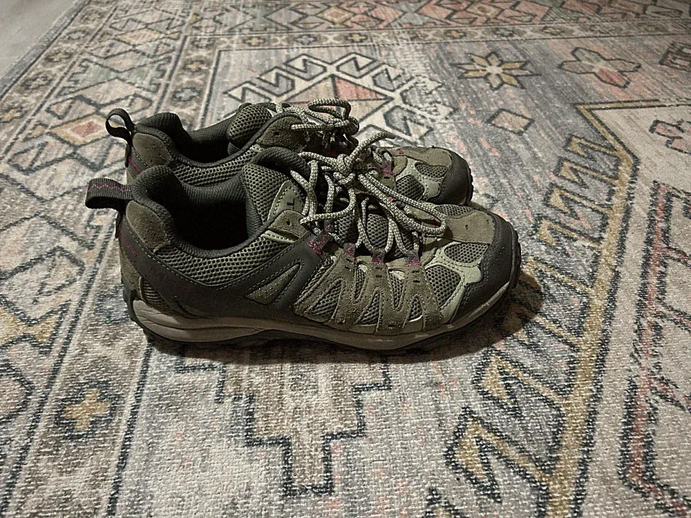 Merrell Women's 9.5 Accentor 3 Low Hiking Shoes Cushion Lace-Up Leather Lichen