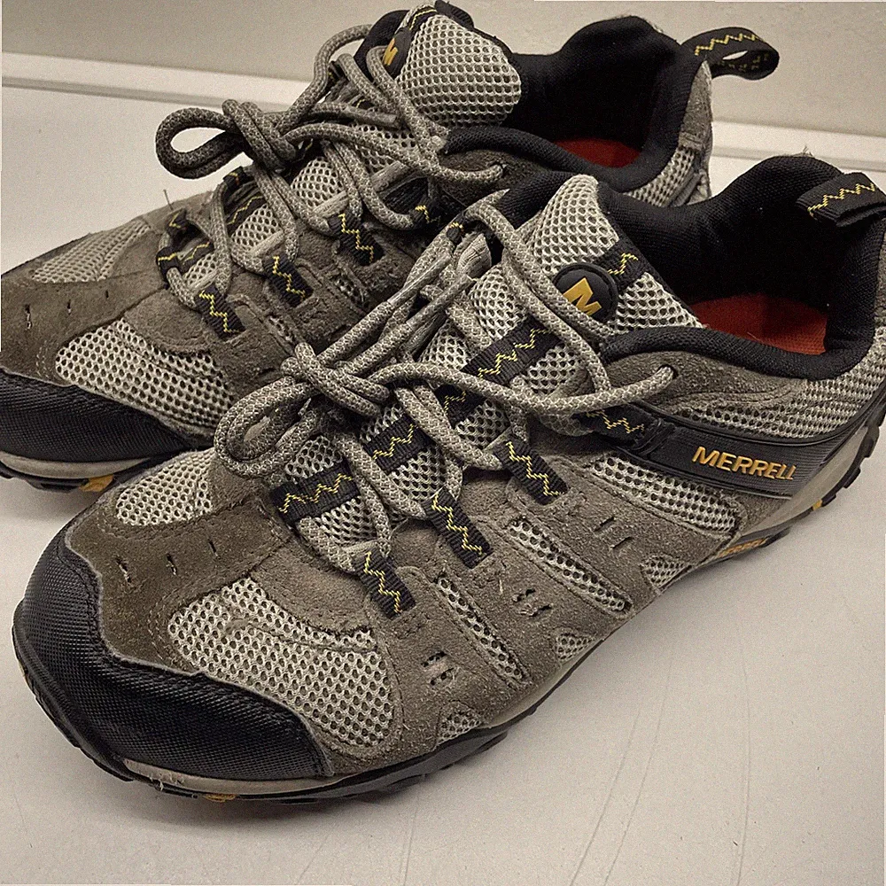 Merrill Boulder /old gold men’s size 8.5 US Hiking Shoes 0117 ￼J276138C