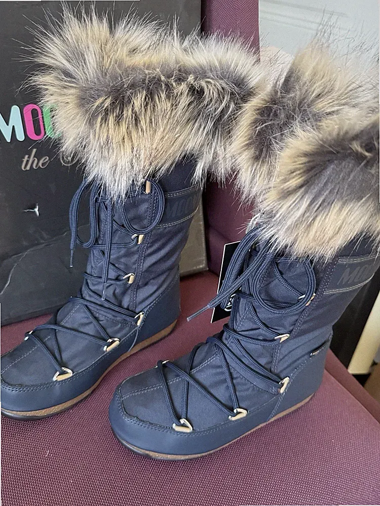 Moon Boot Women's Denim Blue Fur Trim Waterproof Snow Boots Round Toe EU35 US4.5