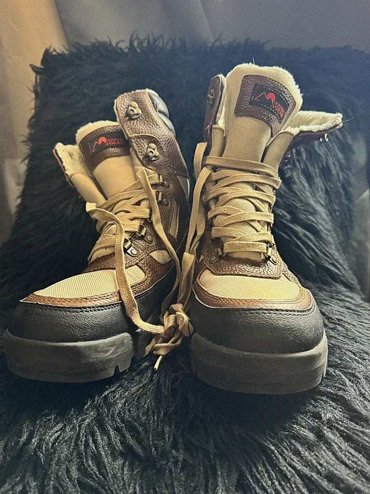 Mountain Gear Insulated Hiking Boots with Lace-Up Closure