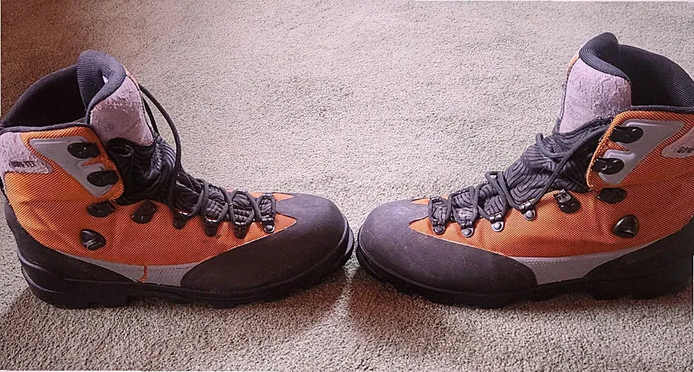 Mountaineering boots