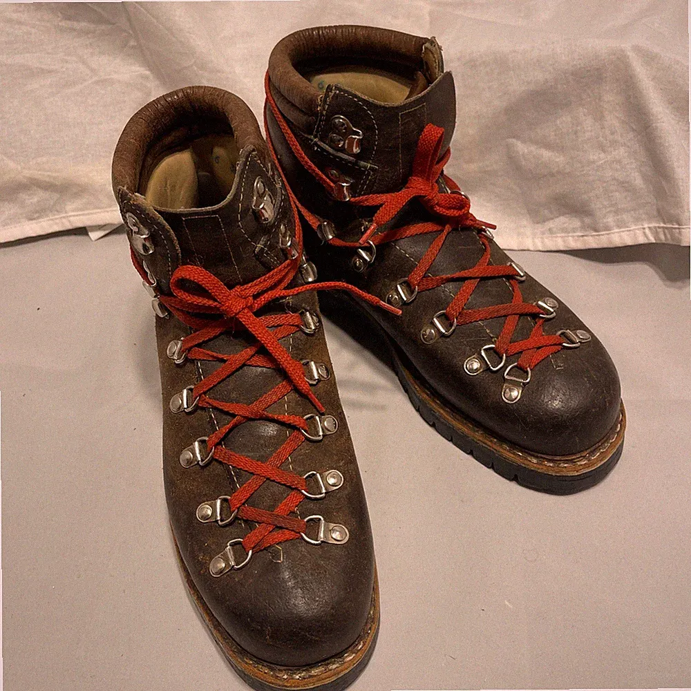 mountaineering boots womens 6
