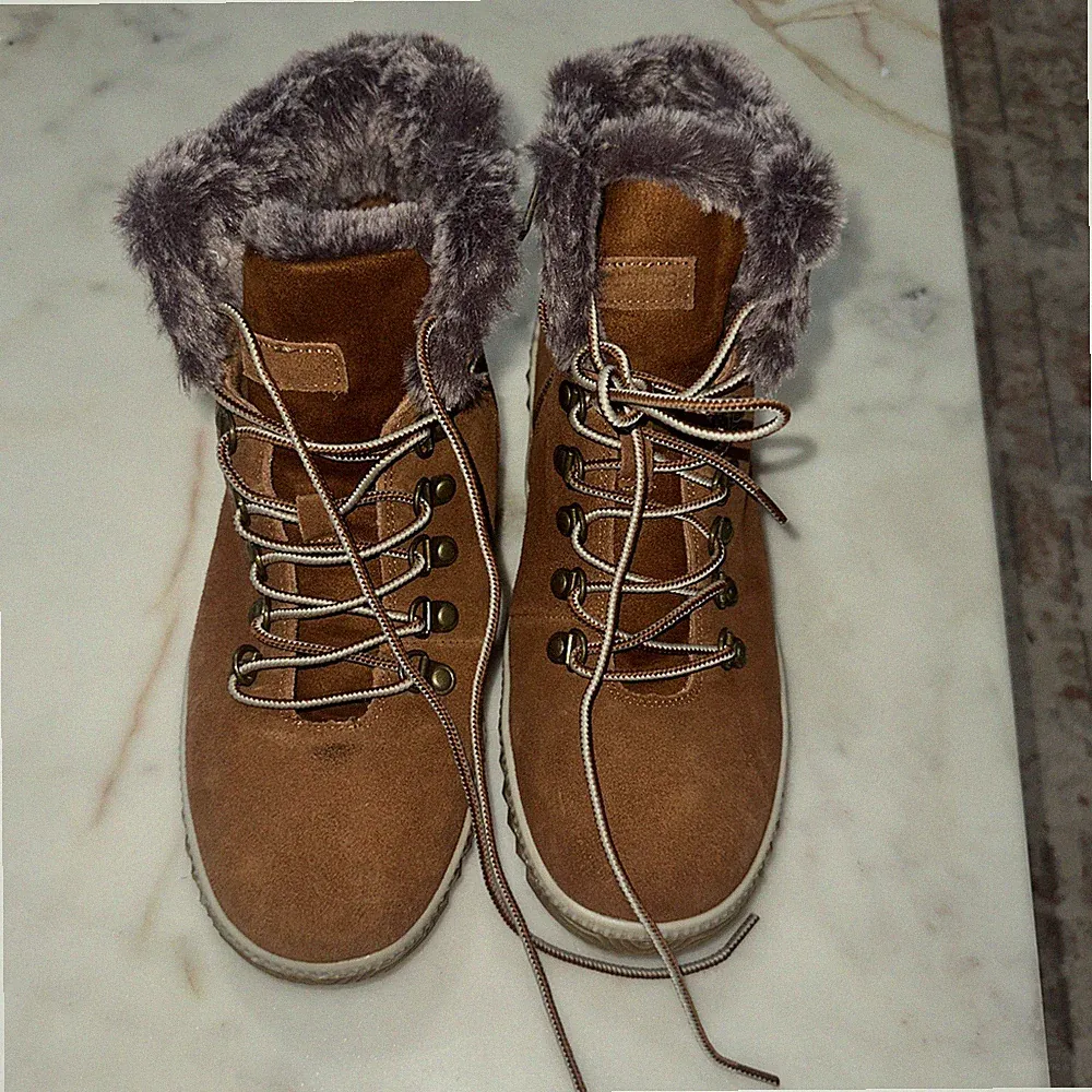 Muk Luks Boots Hiking Walker Chestnut Suede Lacce Up Faux Fur Trim Size 9.5