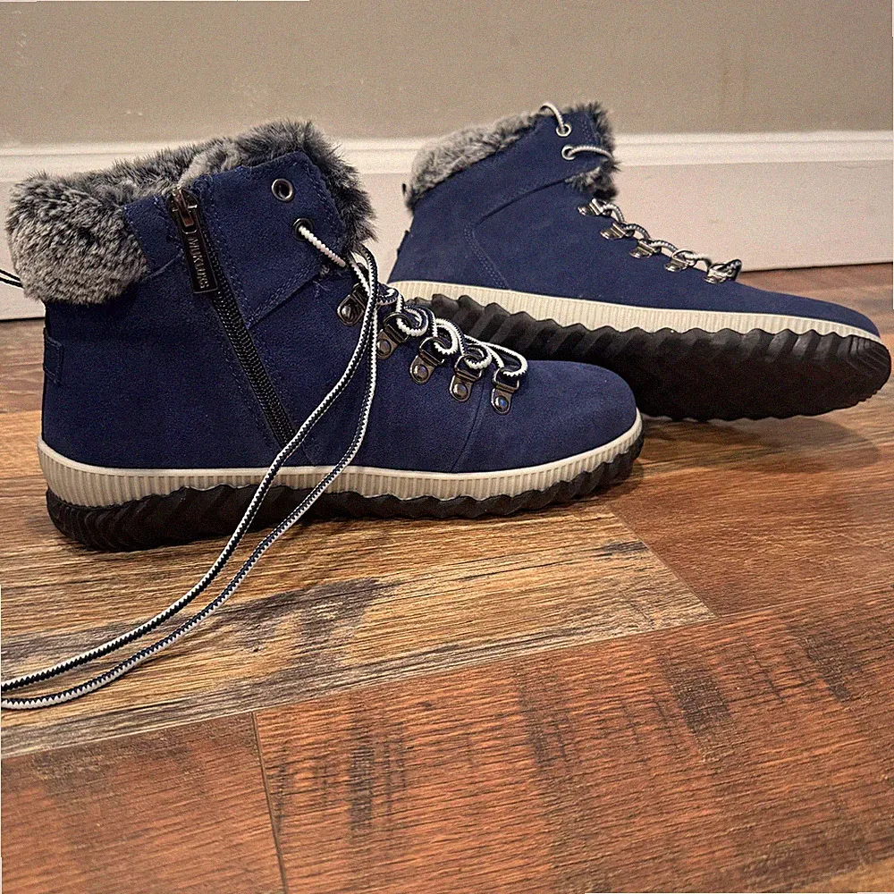 MUK LUKS Snow Boots Womens Size 8.5 Navy Blue Faux Fur Ankle Winter Hiking Lined