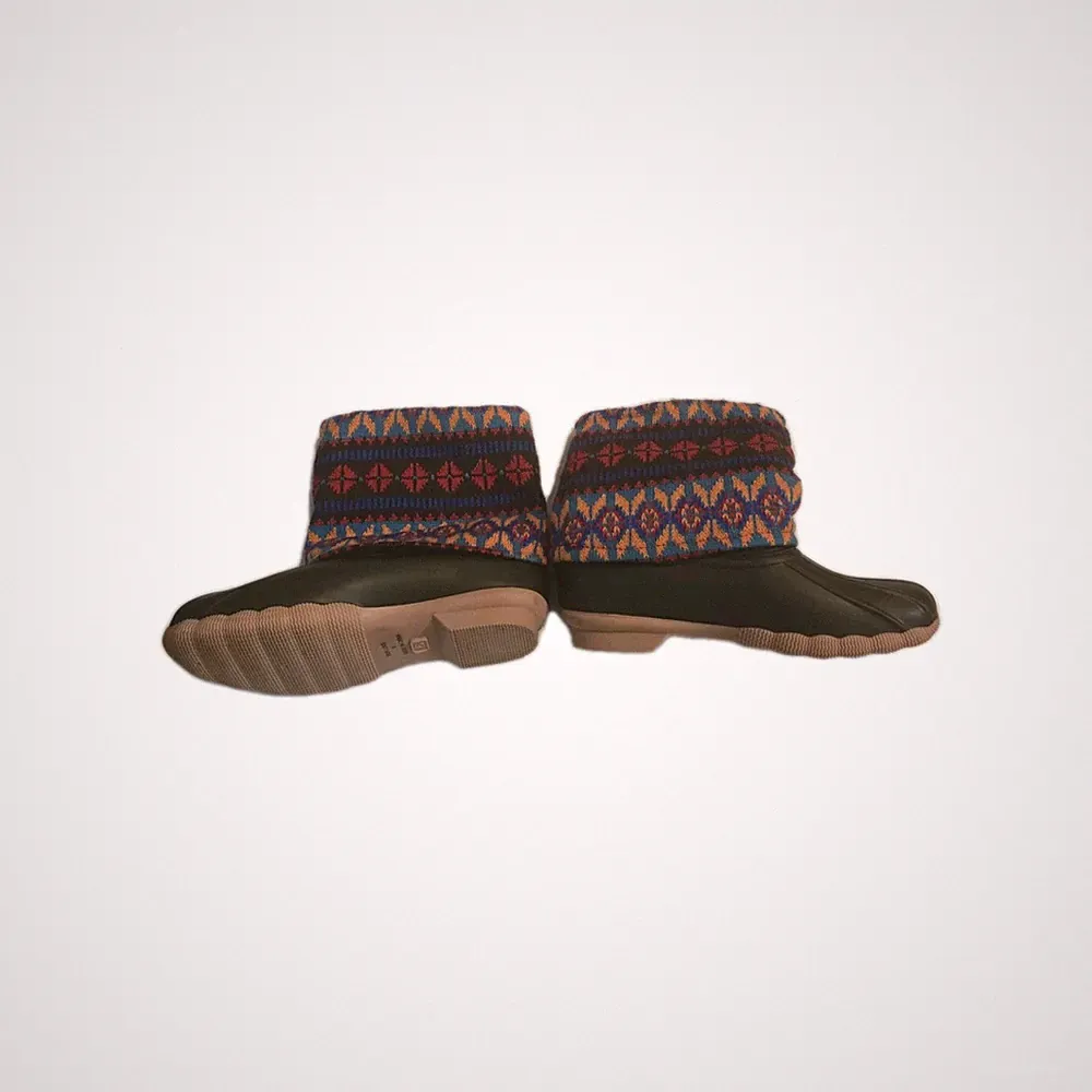 MUK LUKS Sydney Rain boot Waterproof Rain Shoe Red Orange Aztec Print Women's 6