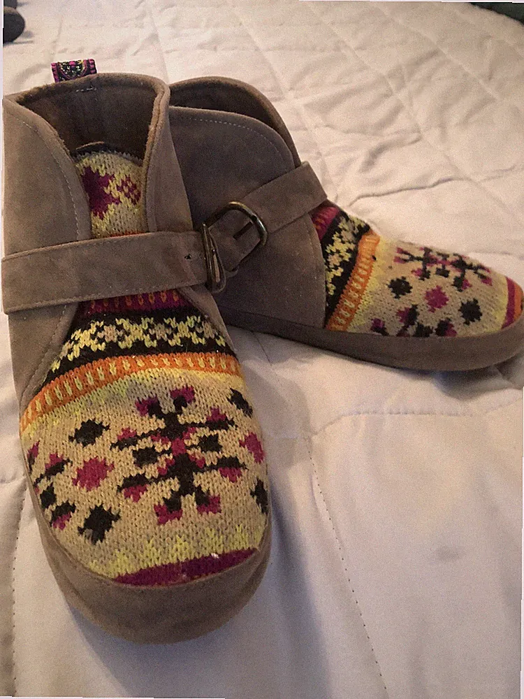 MUK LUKS Tan Suede Ankle Boots with Axtec Print Adj Buckle EUC Sz M 5.5-7.5