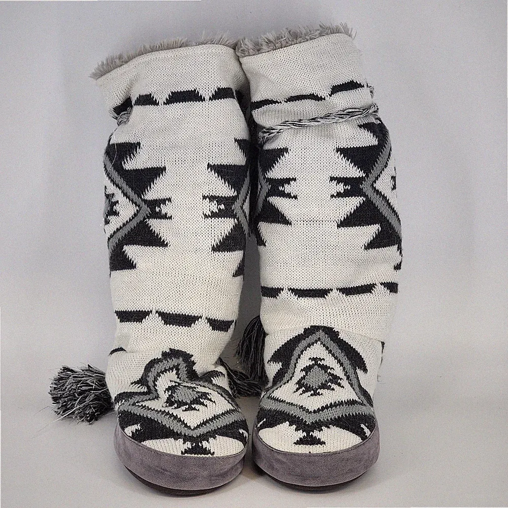 Muk Luks Women Slipper Boots Size 8-9 Knit Fair Isle Pattern Faux Fur Lined Grey