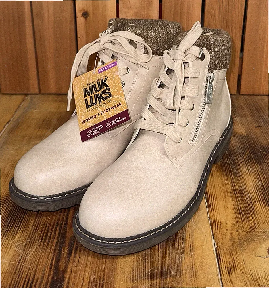 Muk Luks Womens Garland Georgia Stacked Heel Dress Boots Stone Sz 8.5W