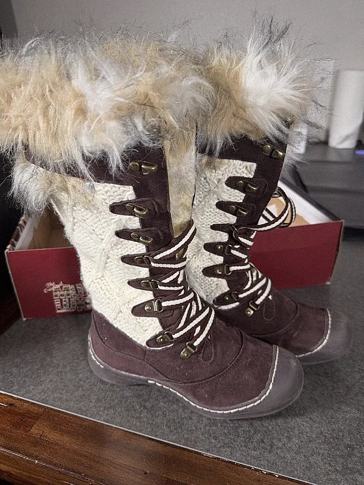 Mukluks Brown Knit Faux Fur Lace Up Snow Boots 3M Thinsulate Women’s Size 6