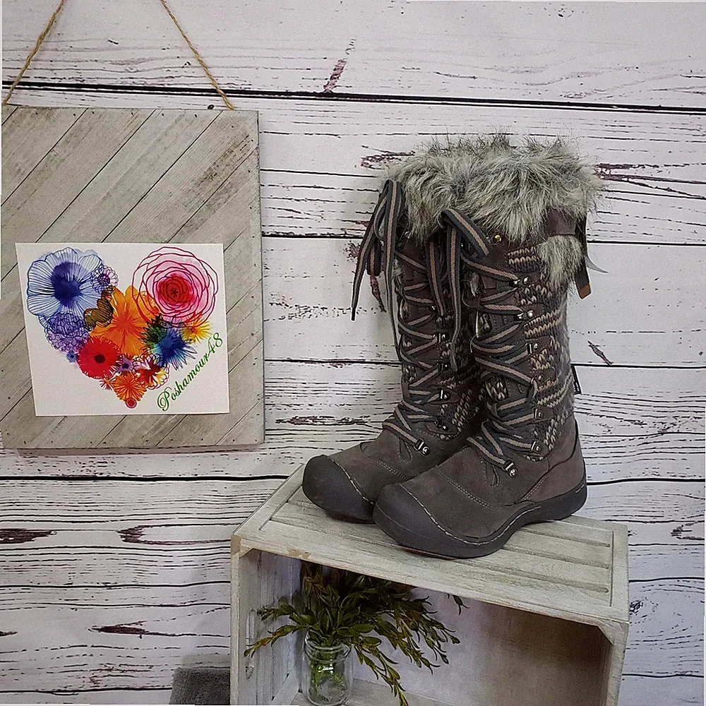 Mukluks Faux Fur Lace Up Grey Gwen Womens Boots Thinsulate Knit Size 7