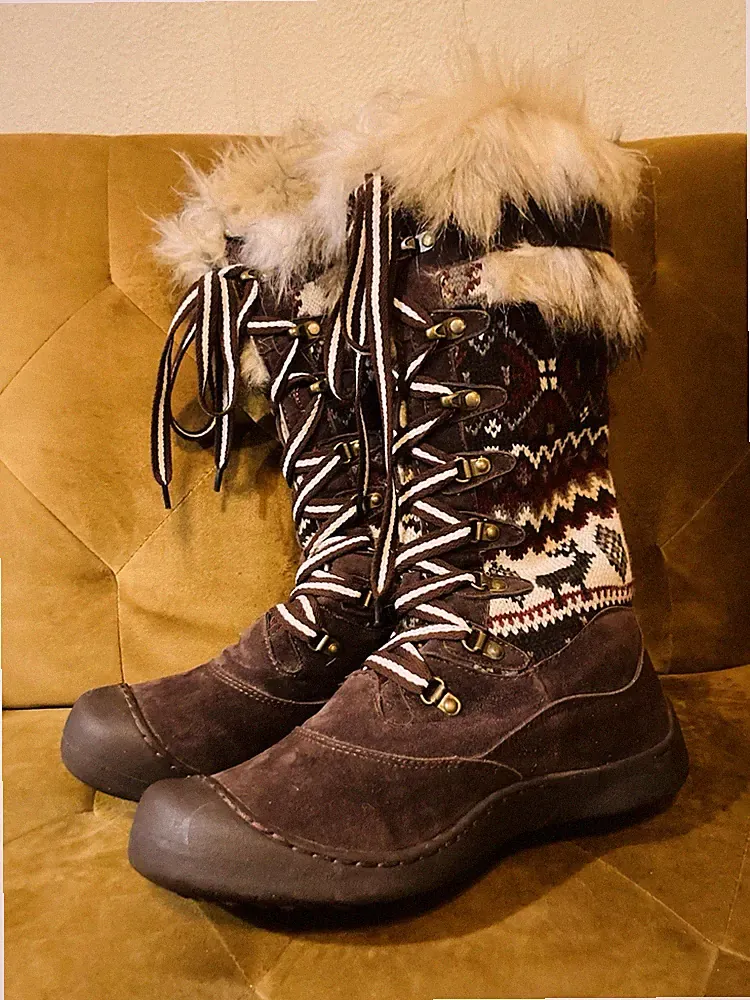 Mukluks Women’s Brown Suede Knit Faux Fur Lace Up Snow Boots 3M Thinsulate
