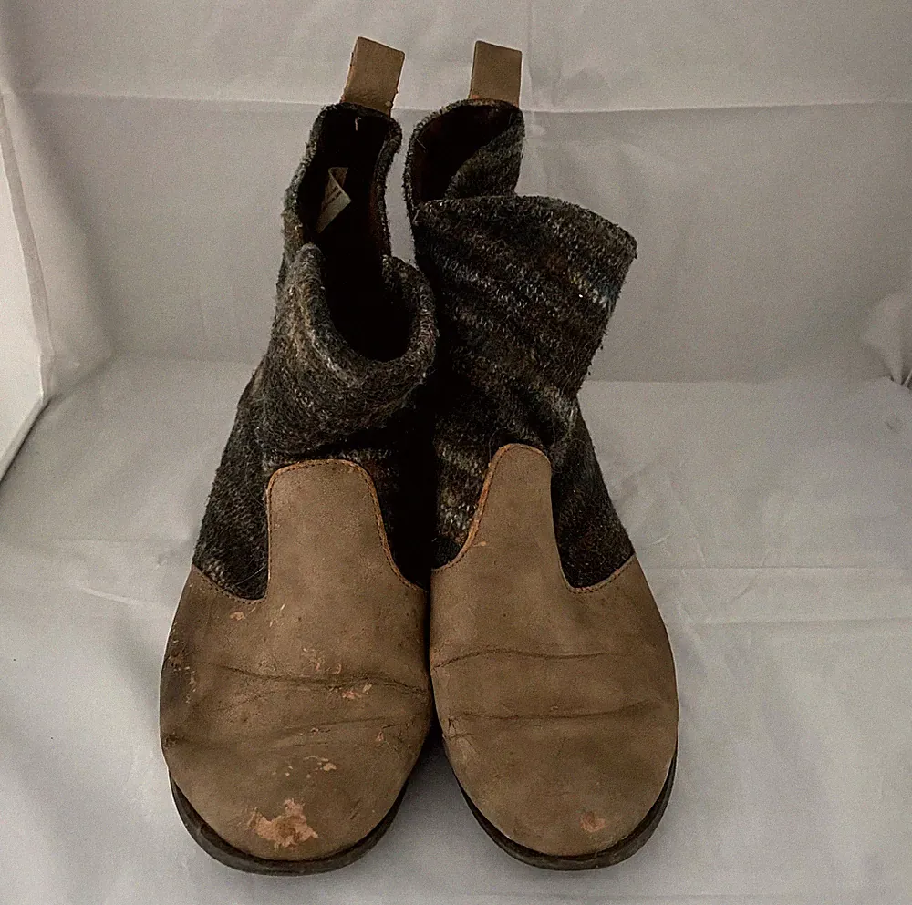 Mukluks Womens Brown Green Tan Wool Slip On Low Heel Casual Ankle Boots Size 9