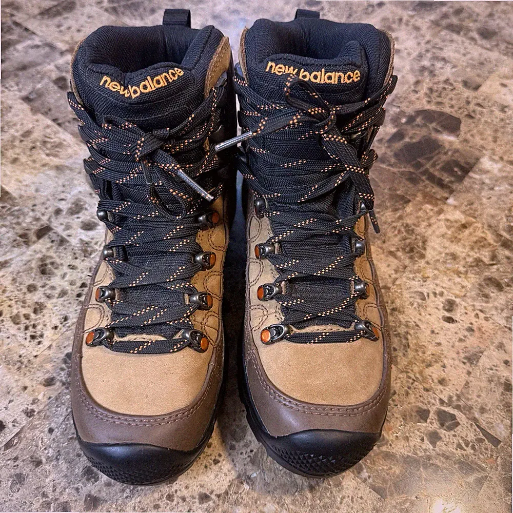 New Balance Hiking Boots Rainier WO1500GT Vibram Goretex Brown Laces Size 6.5
