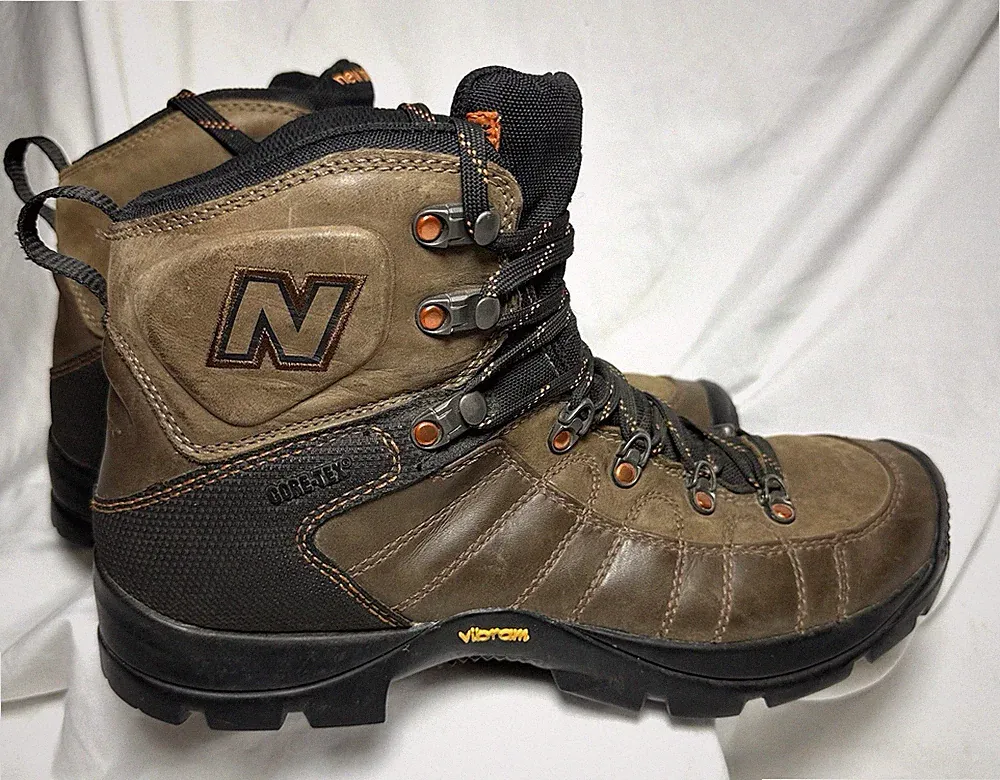 New Balance Women's Size 12 D Leather Rainier Brown Hiking Boots WO1500GT Vibram