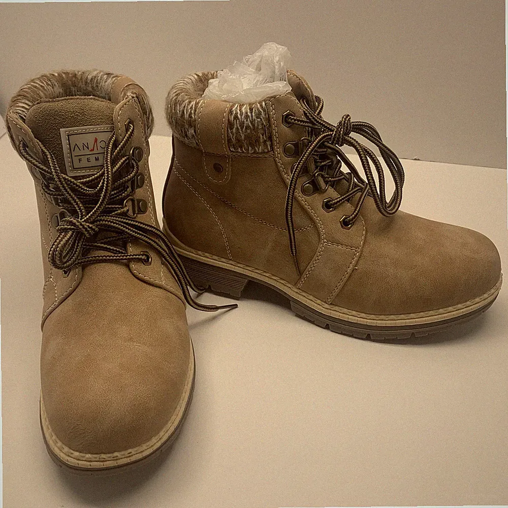 *New* Casual Hiking Boots For Women - Water Resistant Lightweight Fur Lined