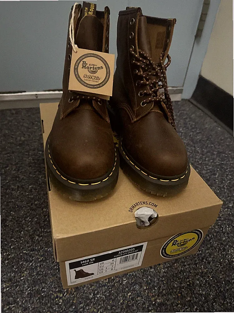 New Dr Martens 1460 Slip Resistant Leather Boots Men’s 7/Women’s 8 Dark Tan