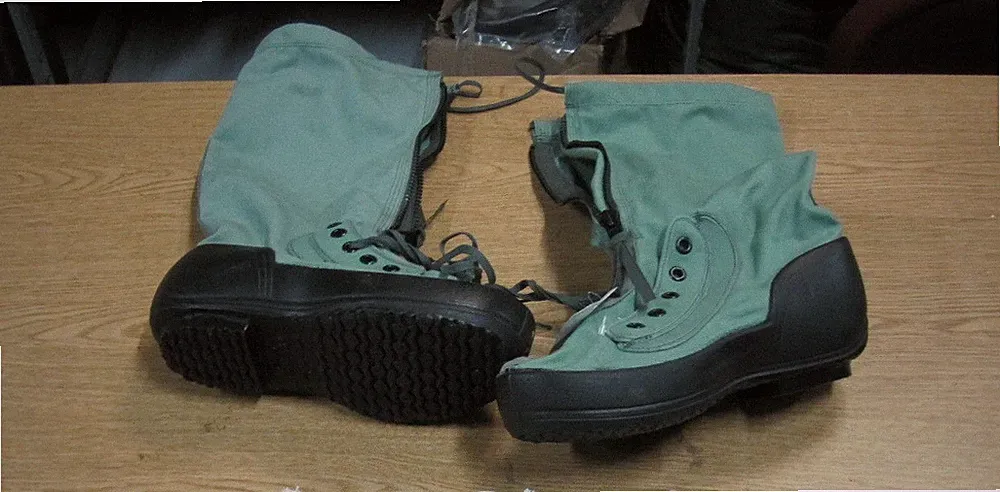 NEW Genuine USGI Mukluk Extreme Cold Weather Boots Green Duck Canvas MEDIUM