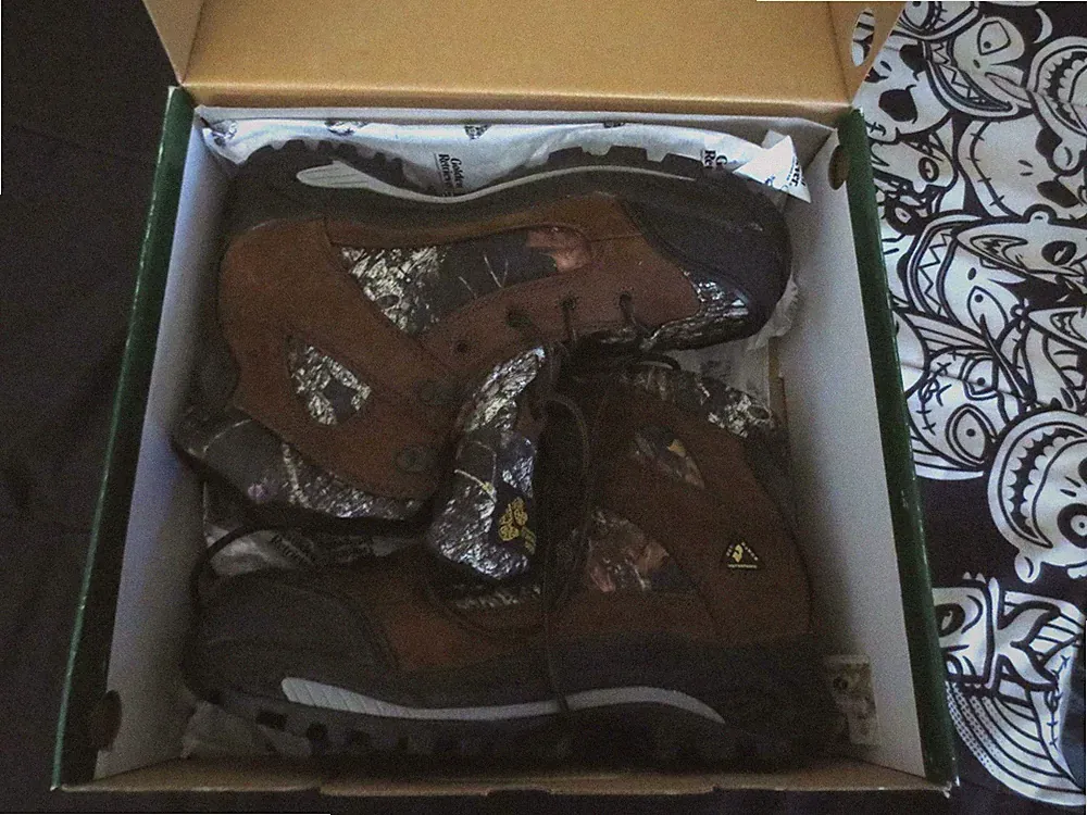 New Golden Retriever Mens Size 10.5M Outdoor Hiking Camo