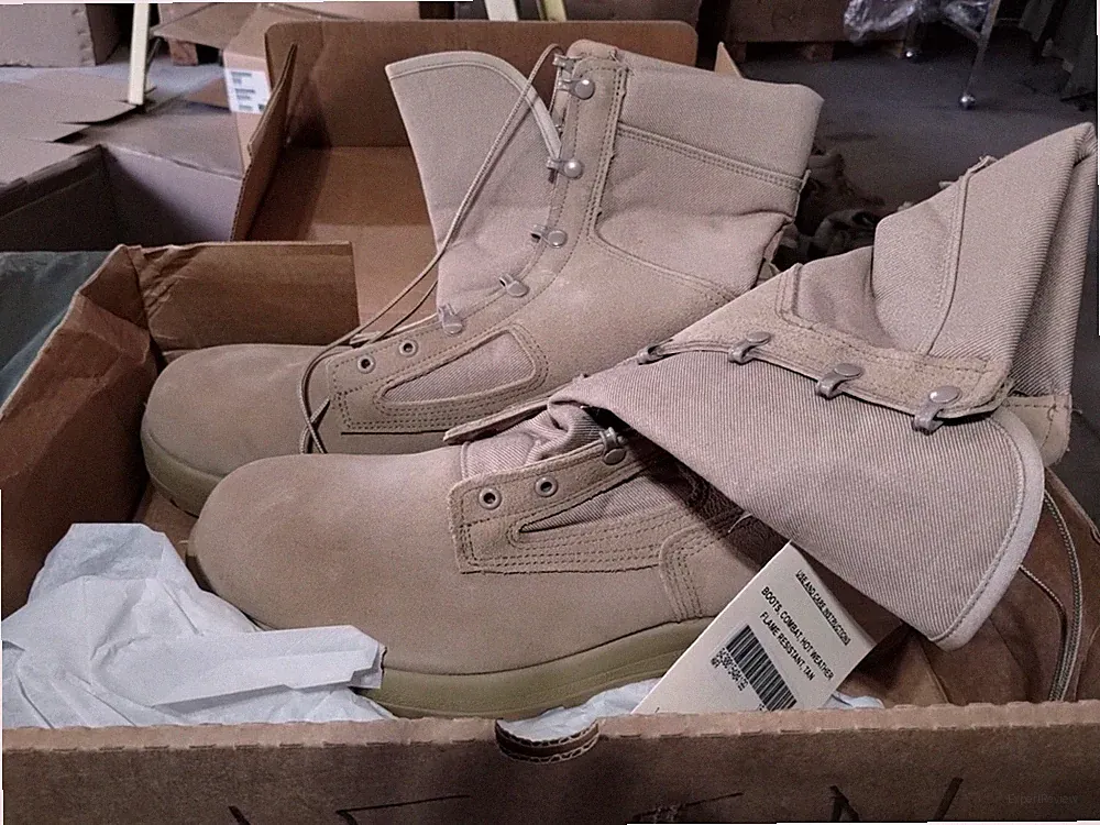 New In Box Hot Weather Belleville Army BOOTS Flame Resistant Tan Size 15.5 N