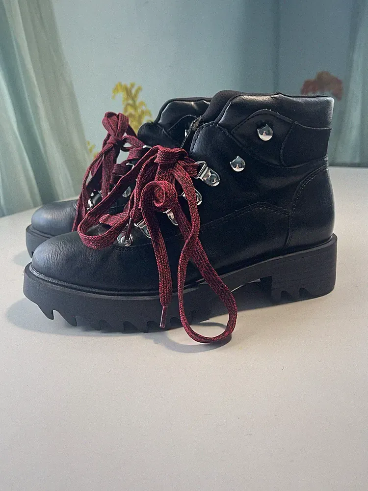New Just Fab Noa Contrast Hiker Boot Women’s 5.5 Black Red Lace Outdoor Vegan
