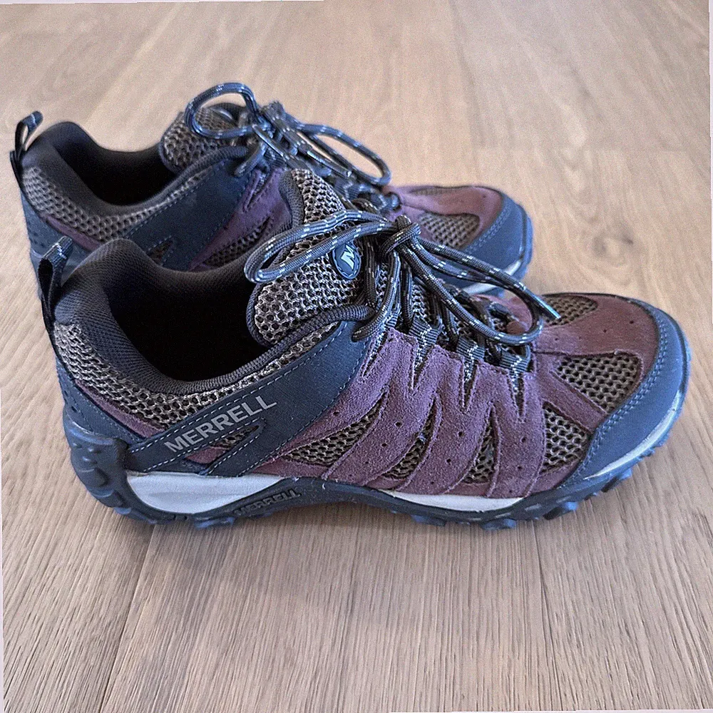 New Merrell Women’s Accentor 2 Ventilator Hiking Shoes Size 7 Maroon Never Worn