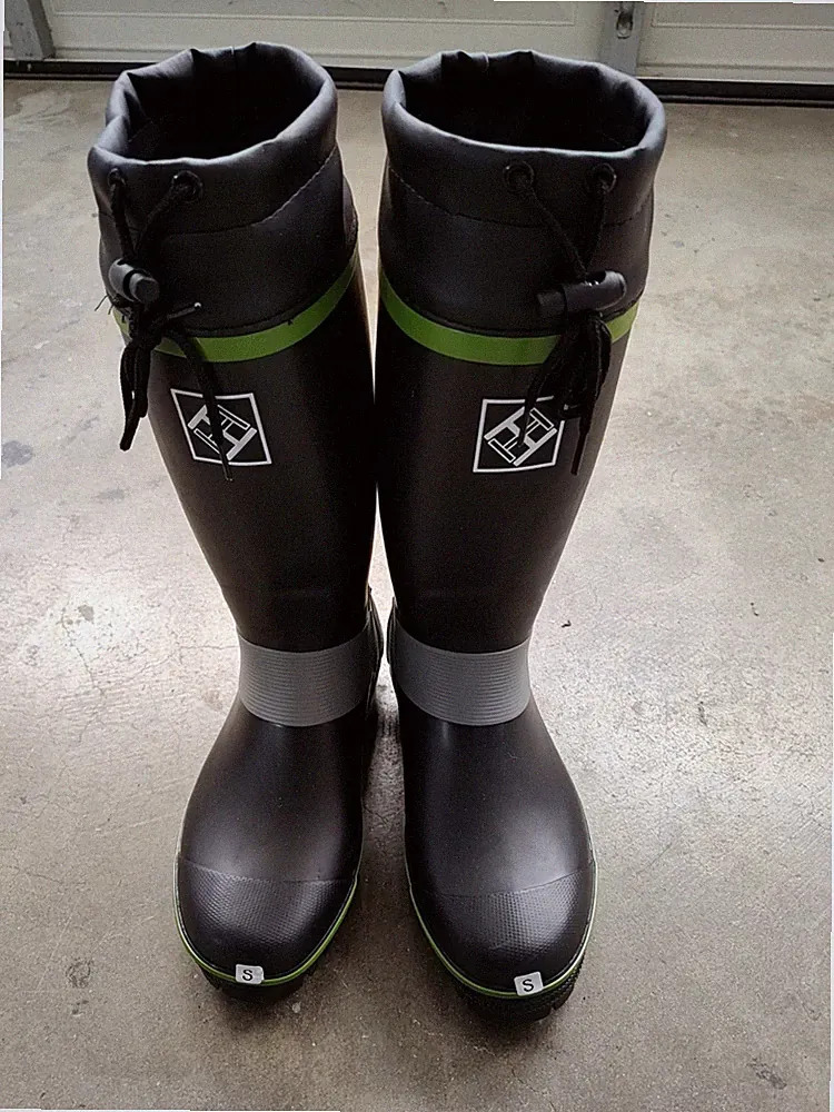 New Rain Boots Unisex Men 7M or Women 7.5M