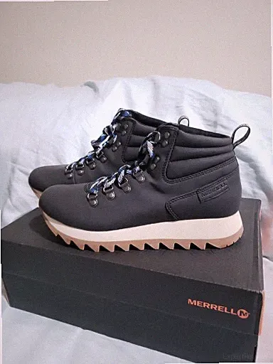 NIB Merrell Alpine Hiker Women's Hiking Boots Sz 8 Black Vegan Leather Black