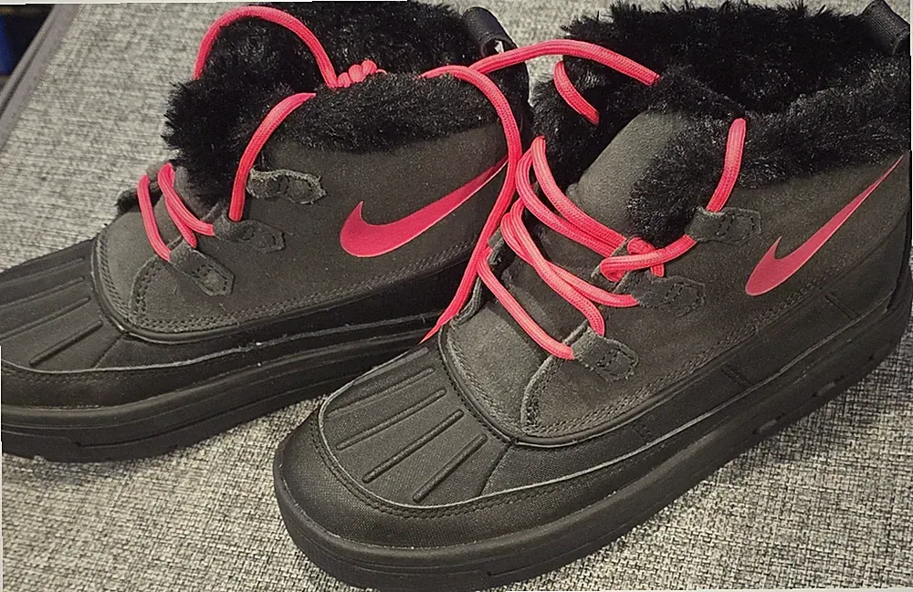 Nike ACG Kids Snow Boots Black Pink Fur Lined 2.5Y Winter Ankle Boot