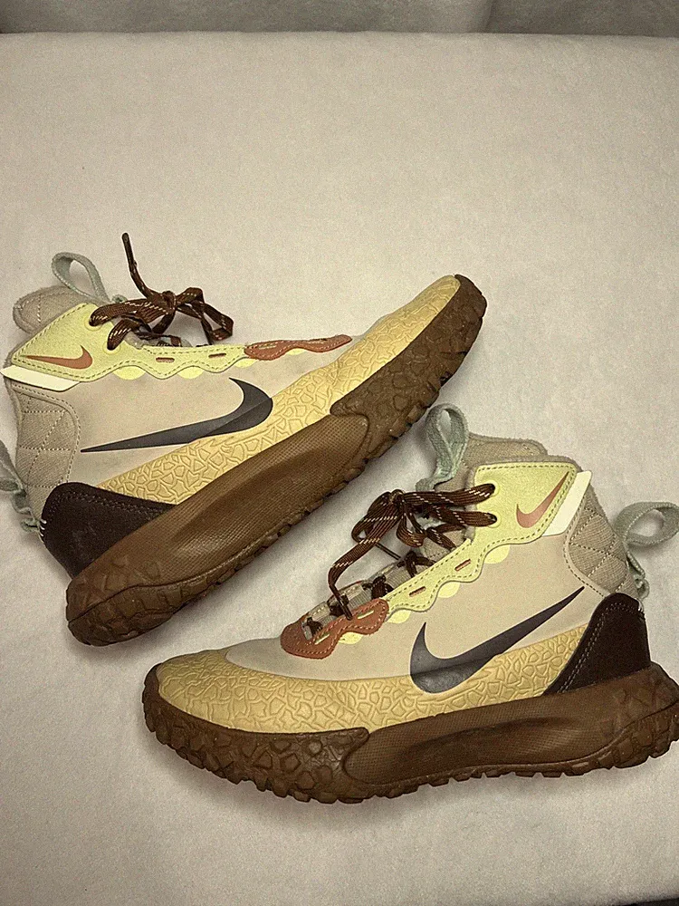 Nike ACG Mountain Fly 2 Low GS Trail Shoes Size 3.5Y Tan Brown Hiking Sneakers
