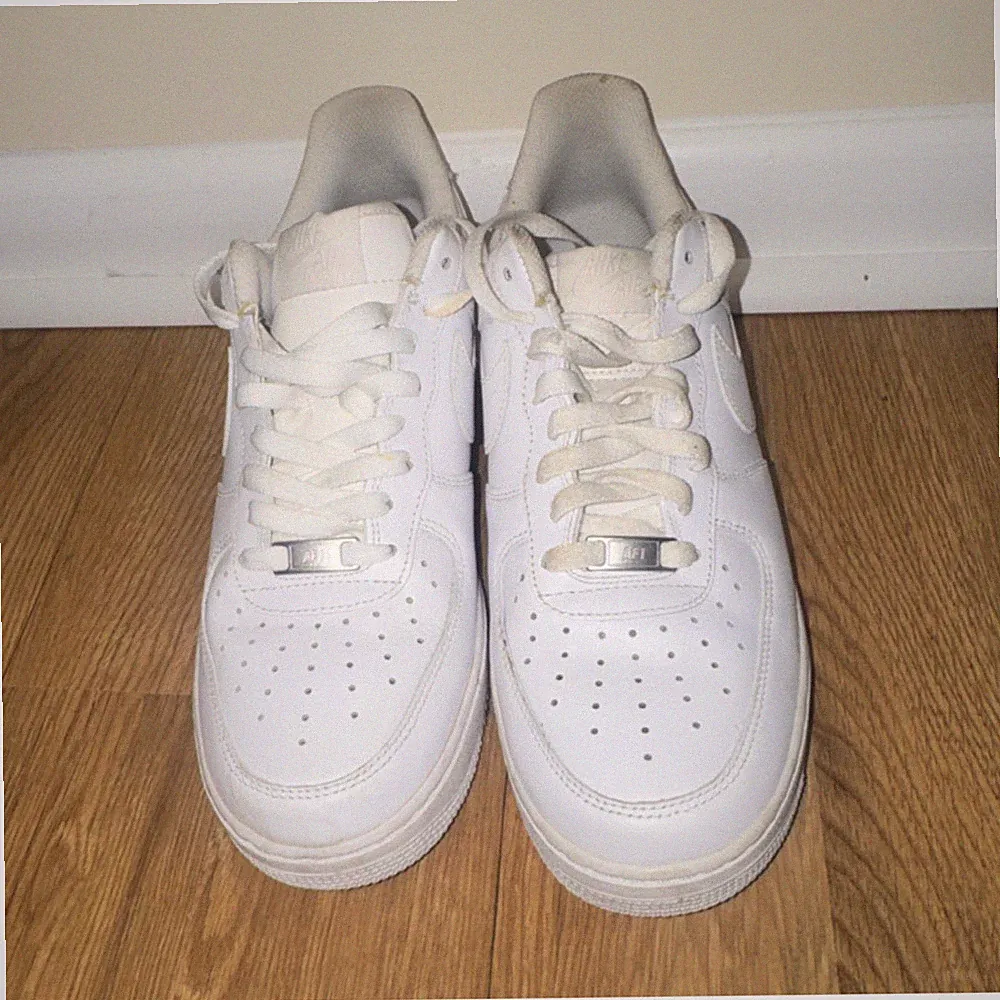 Nike Air Force 1 Low White Men's Leather Athletic Sneakers Lace Up Comfort