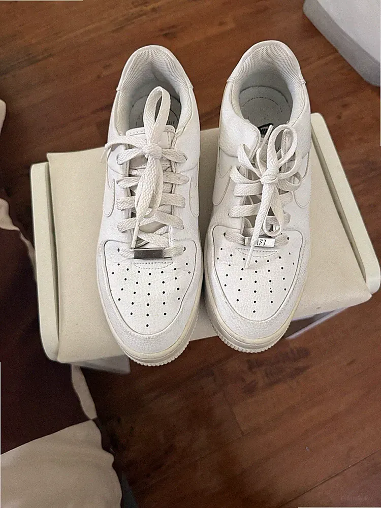 Nike Air Force 1 White Low Top Lace Up Athletic Sneakers for Men