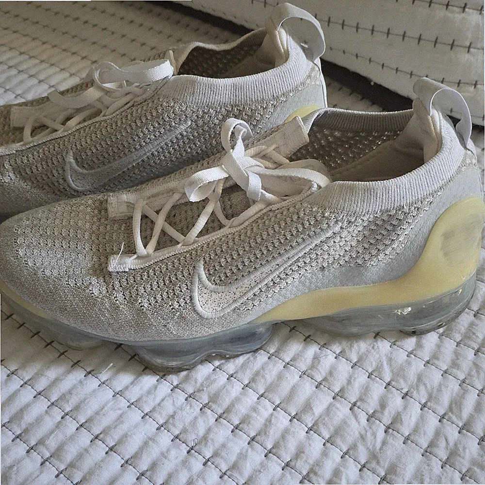 Nike Air VaporMax light bone FlyKnit Low Top Athletic Shoes Cushioned