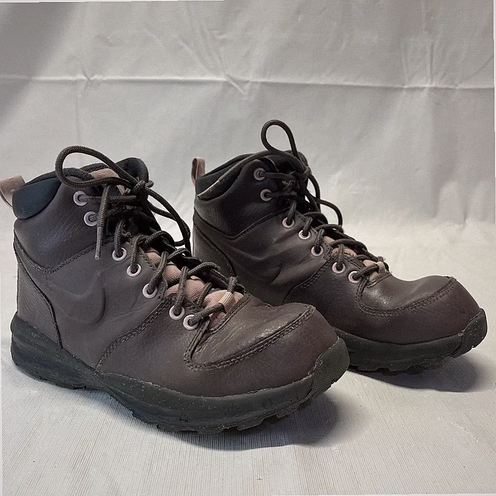 NIKE MANOA LTR Boots Youth Girls 5.5Y Purple Pink Leather Hiking Shoes