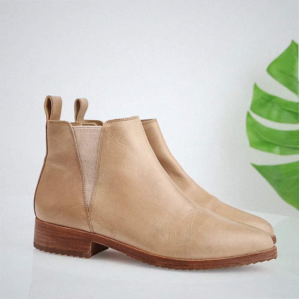 Nisolo Womens Eva Everyday Chelsea Boots Size 7 Almond Tan Leather Booties Flat